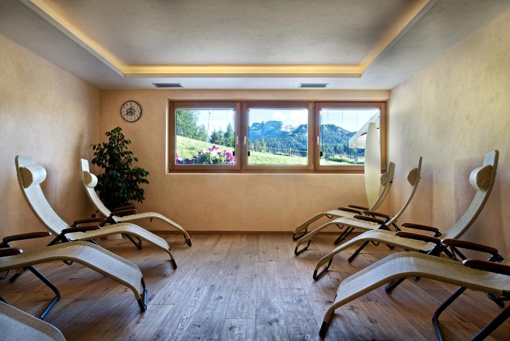 B&B - Hotel Ciasa Rue Blanch San Cassiano  Exterior foto