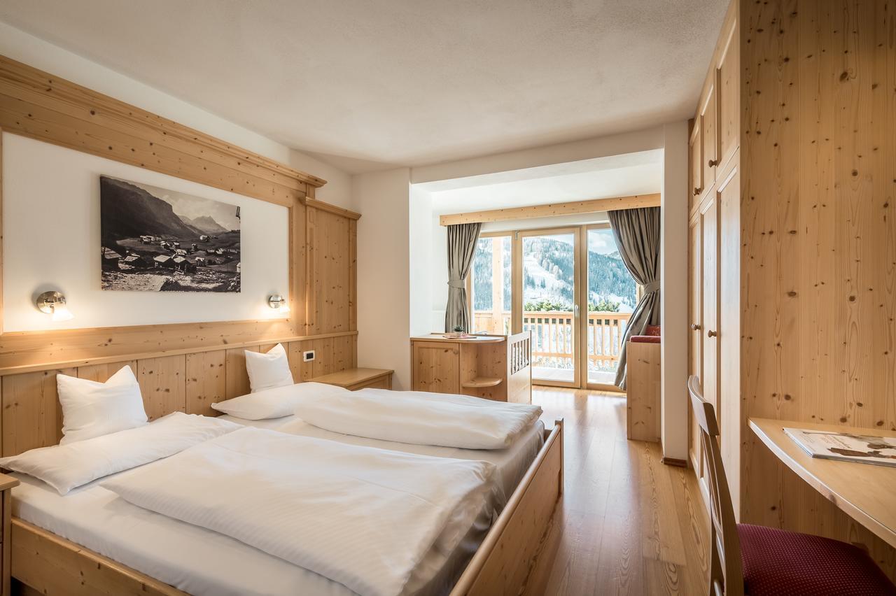 B&B - Hotel Ciasa Rue Blanch San Cassiano  Exterior foto