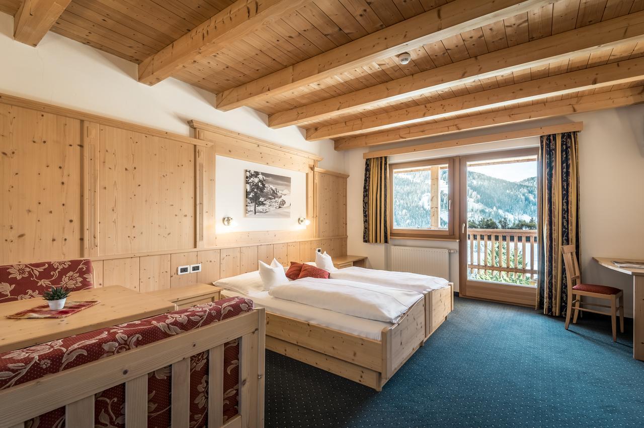 B&B - Hotel Ciasa Rue Blanch San Cassiano  Exterior foto