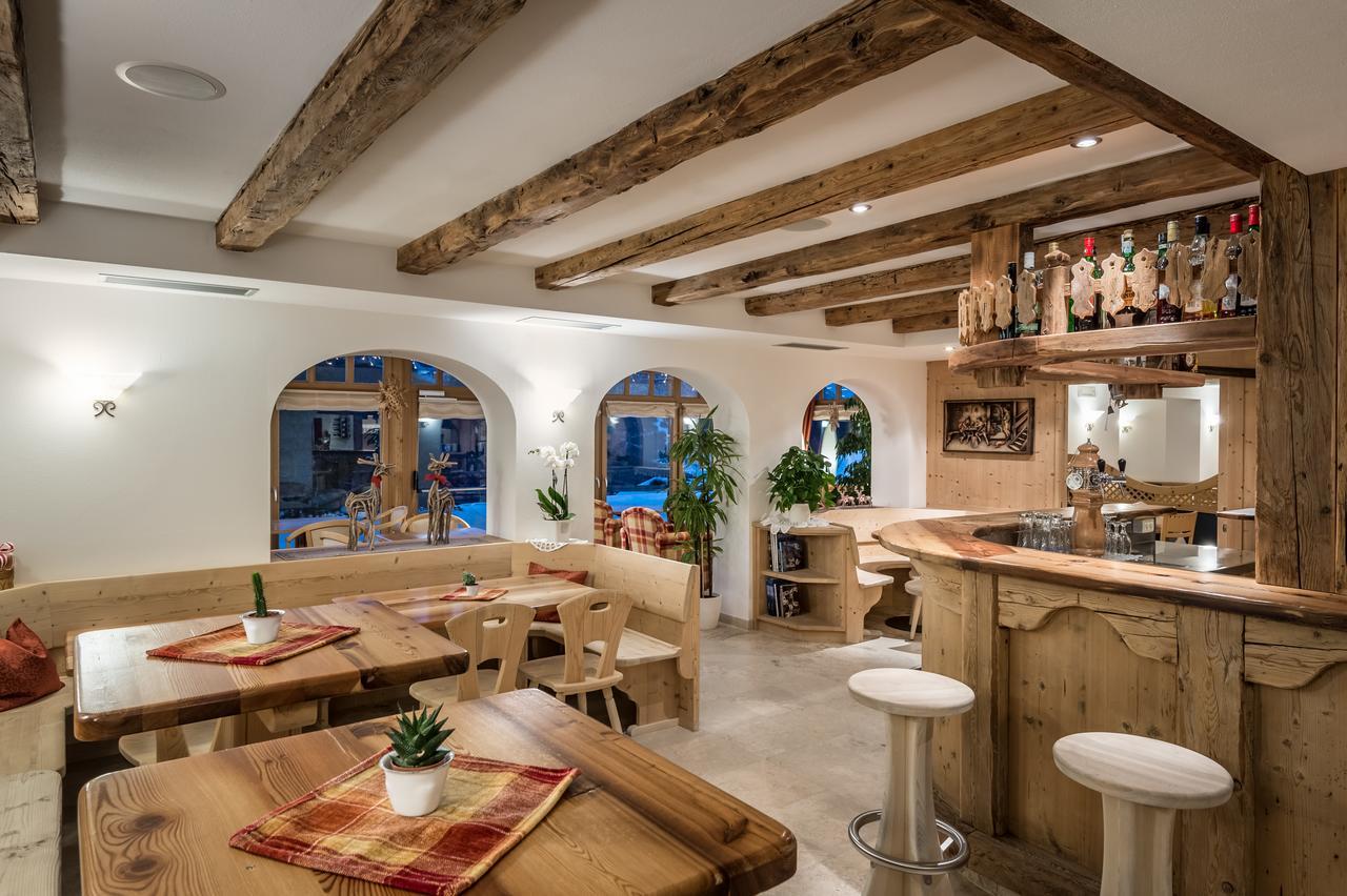 B&B - Hotel Ciasa Rue Blanch San Cassiano  Exterior foto