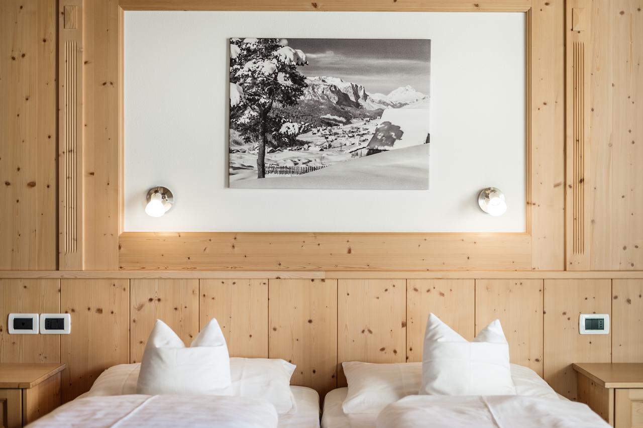 B&B - Hotel Ciasa Rue Blanch San Cassiano  Exterior foto